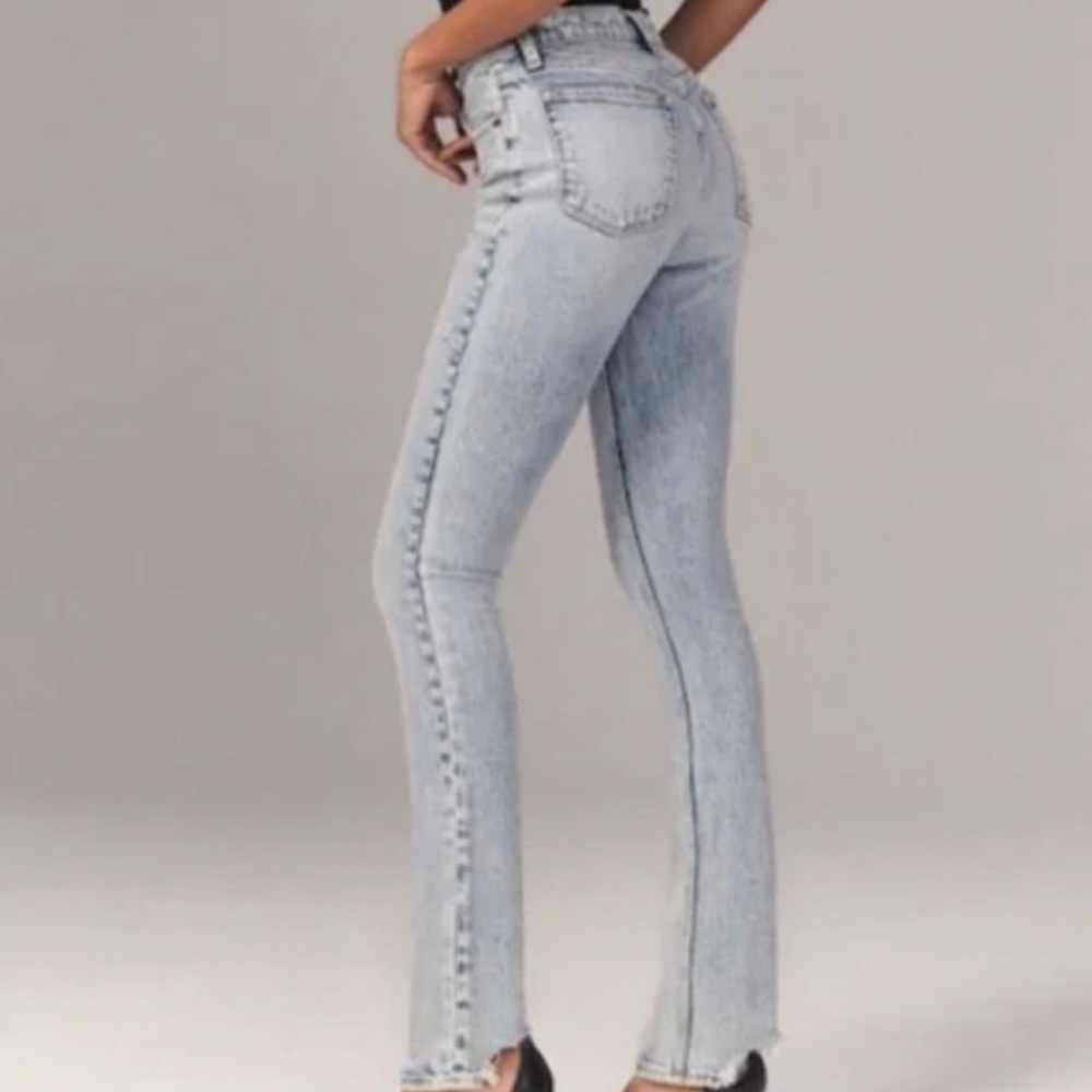 High Rise Light Blue Jeans - Picture 3 of 8